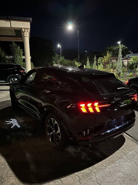 Продам Mustang Mach E.