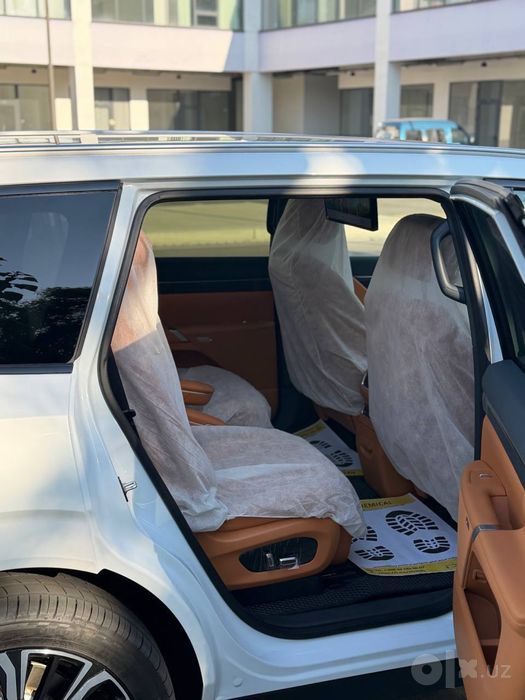 Dongfeng 008 hybrid 2025-yil