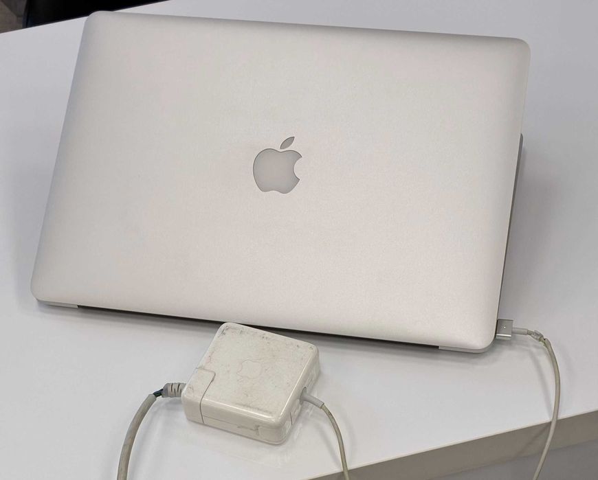 MacBook Pro 15” Retina (Mid 2015) – i7 / 16GB RAM / SSD 250GB