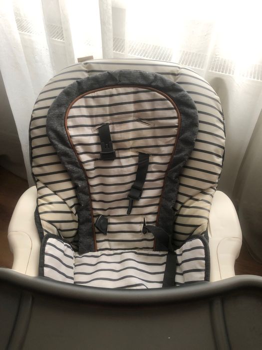 Scaun masa bebe in stare foarte buna