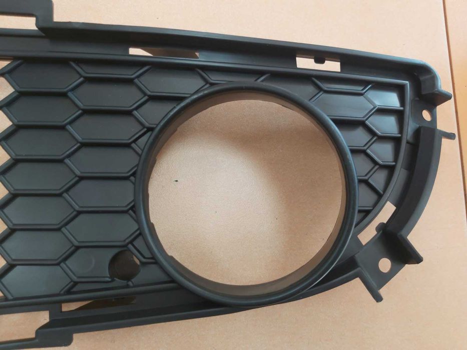 BMW E90 / E91 решетка за М техник броня фейслифт дясна