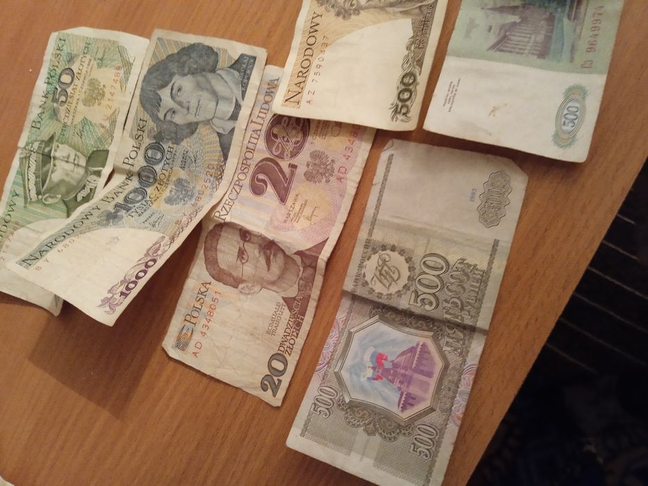 Продам старые деньги за 8000 тысяч тенге