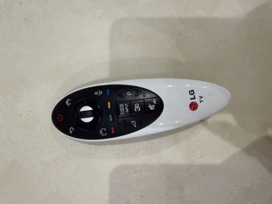 телевизор LG 120см
