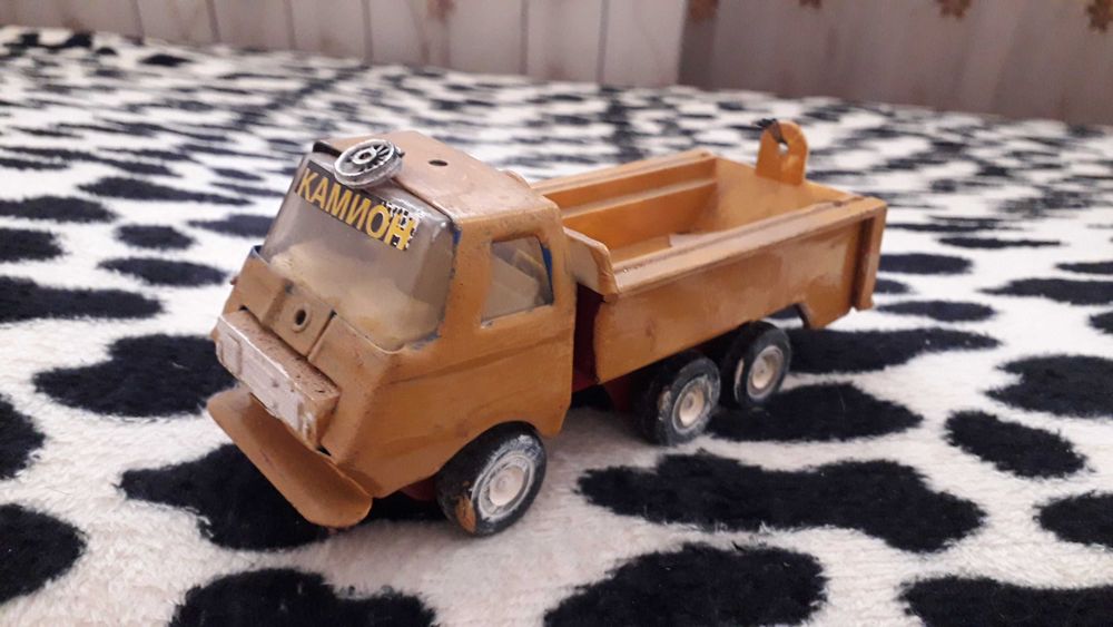 Камион стар модел българско производство