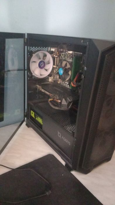 Vand URGENT calculator de mid gaming - pret 2250 lei Negociabil