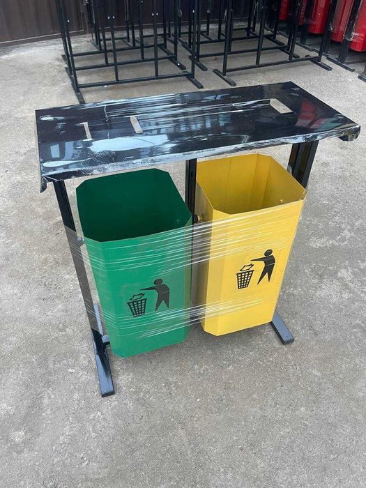 Металлическая мусорная урна