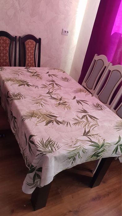 Продам стол коричневый