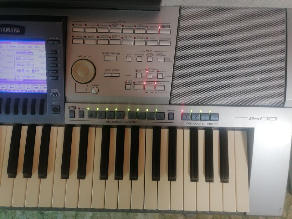 Продам синтезатор PSR-1500