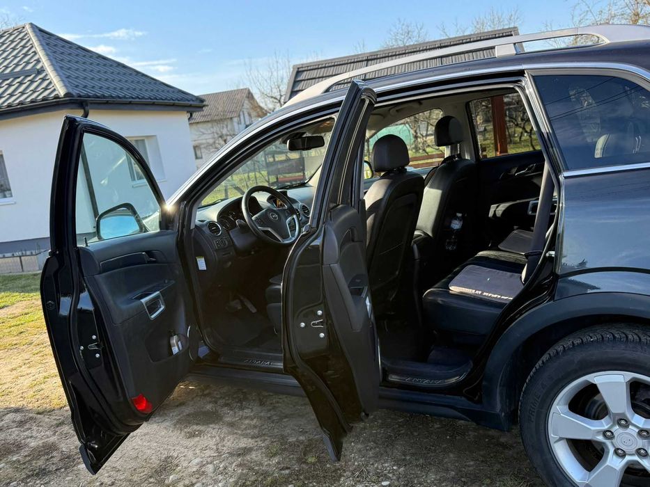 Masina opel antara