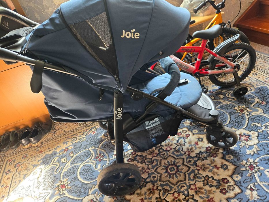 Детская прогулочная коляска