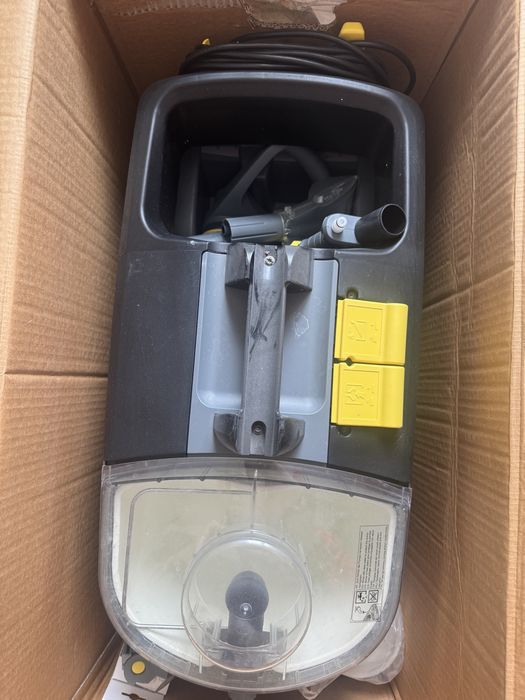 Karcher Puzzi 10/1 моющий пылесос