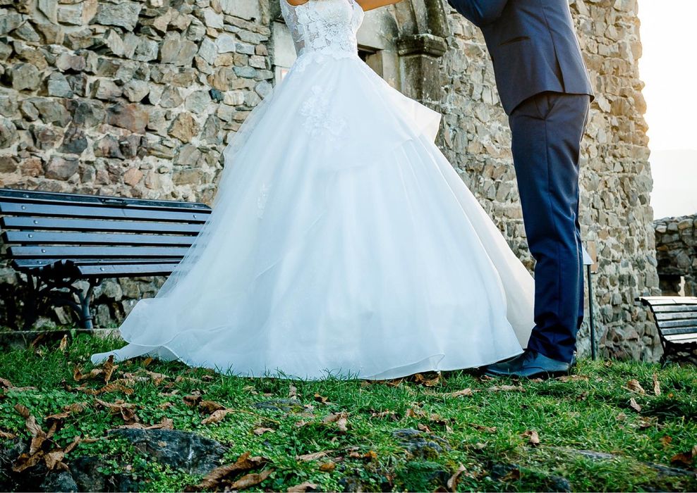 Vănd  rochie de mireasă model deosebit !