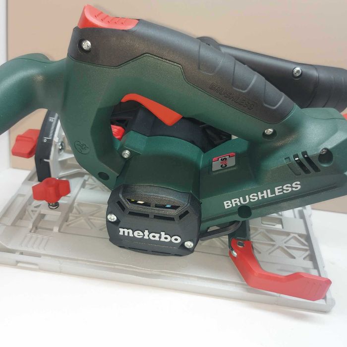 Безчетков циркуляр Metabo KS 18 LTX 57 BL