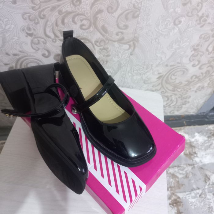 Продам туфли черные женские