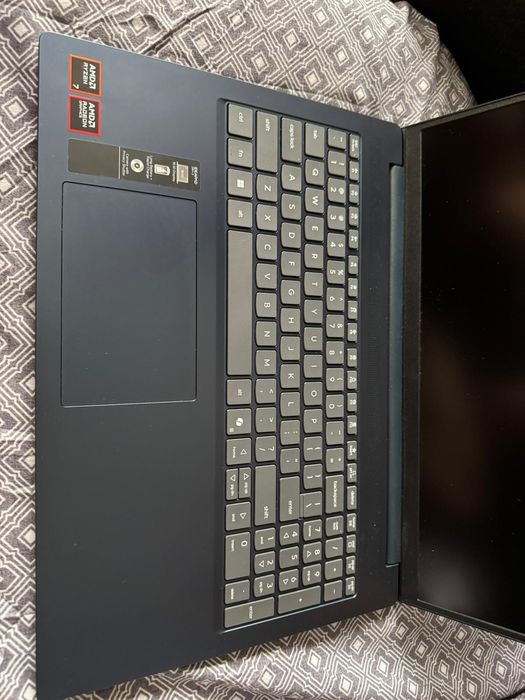 Vând laptop Lenovo