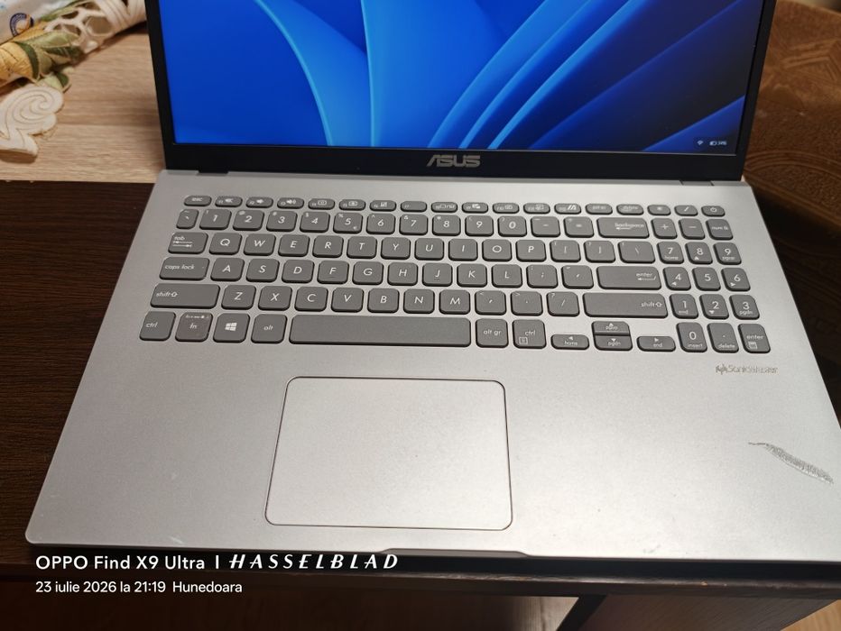 Asus VivoBook 15 inch / Ryzer 3 / 256 GB / 8 GB RAM