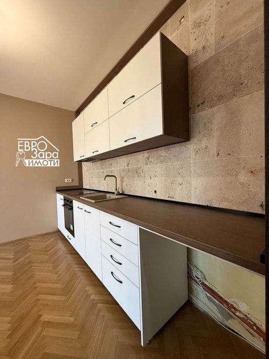 Тристаен апартамент за продажба в СУПЕР ЦЕНТЪР