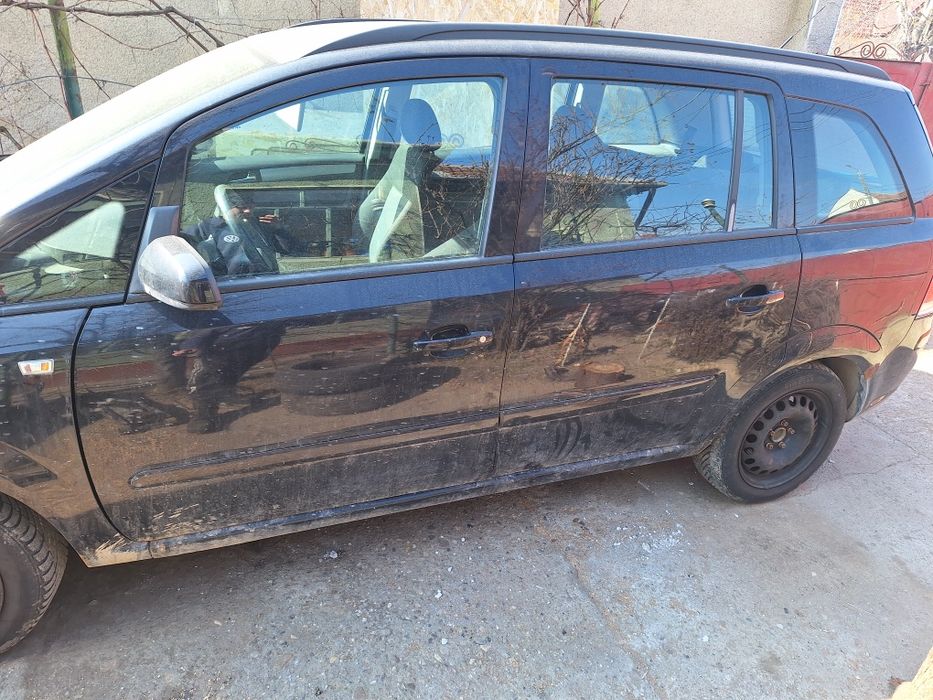 Dezmembrez opel zafira b 1.9