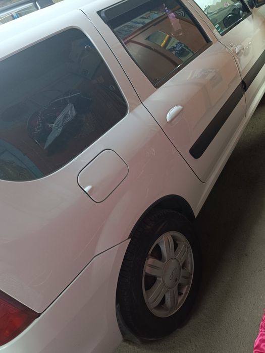 Автомобиль Lada Largys
