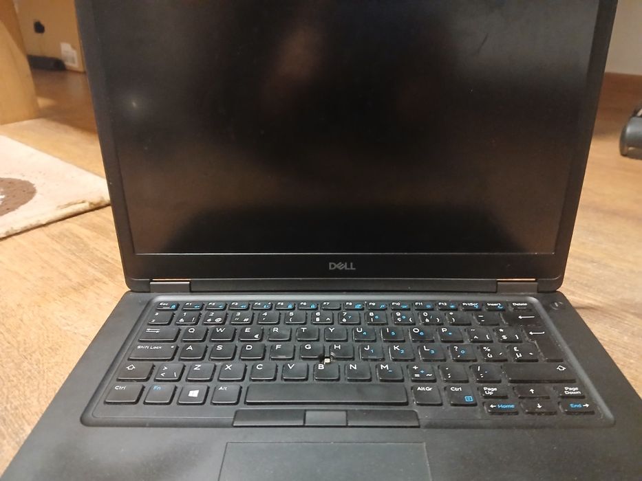 Vand laptop dell cu procesor i5 gen 8