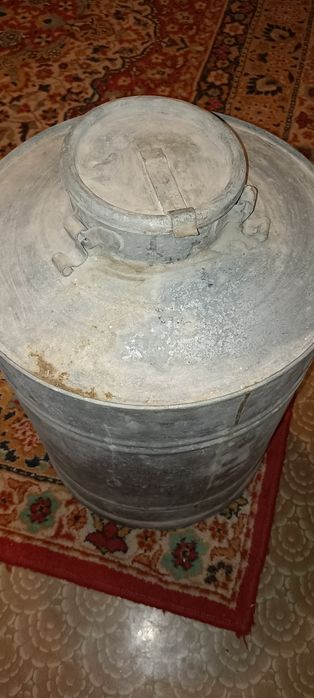 Продаю оцинкованный бидон большой