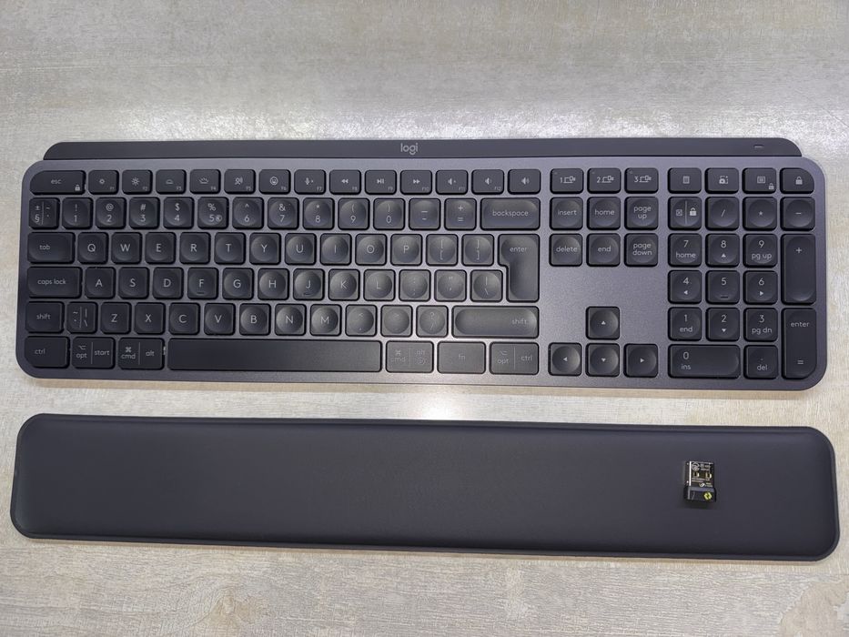 Клавиатура Logitech MX Keys Wireless - отлично състояние