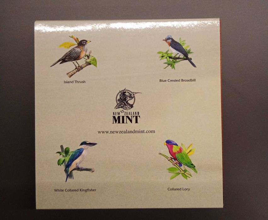 Нова оригинална кутия с 4 бр. гнезда за монети с диаметър до 4.07 см.