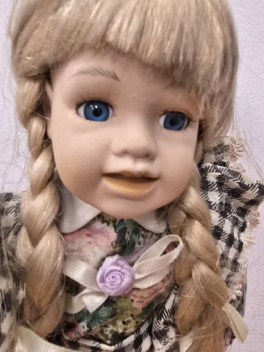 Domenișoara "Eliza" - Farmecul Tineresc