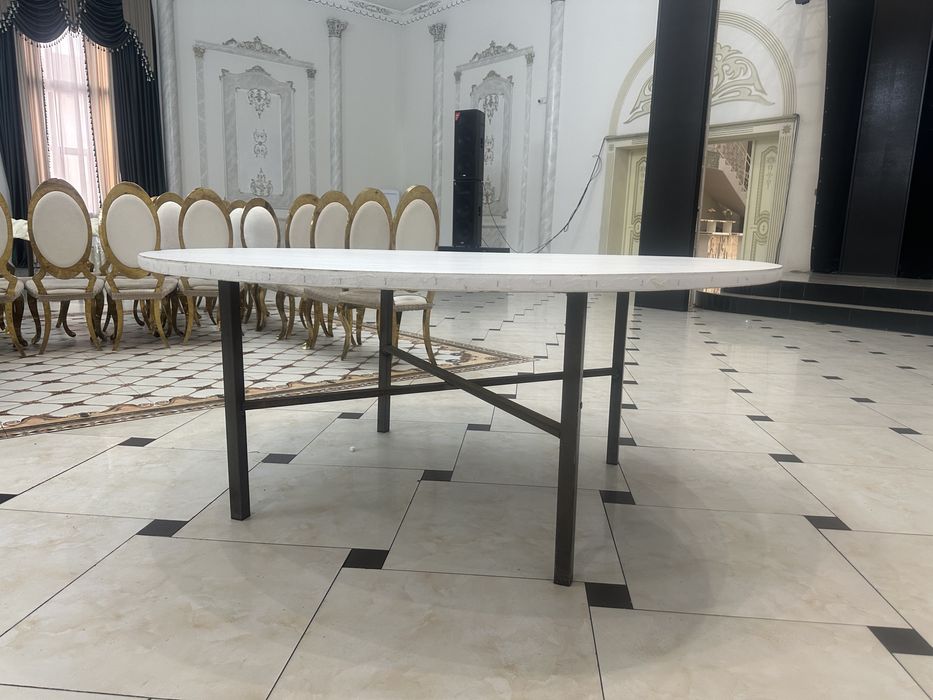 Стол круглый, диаметр 180 см