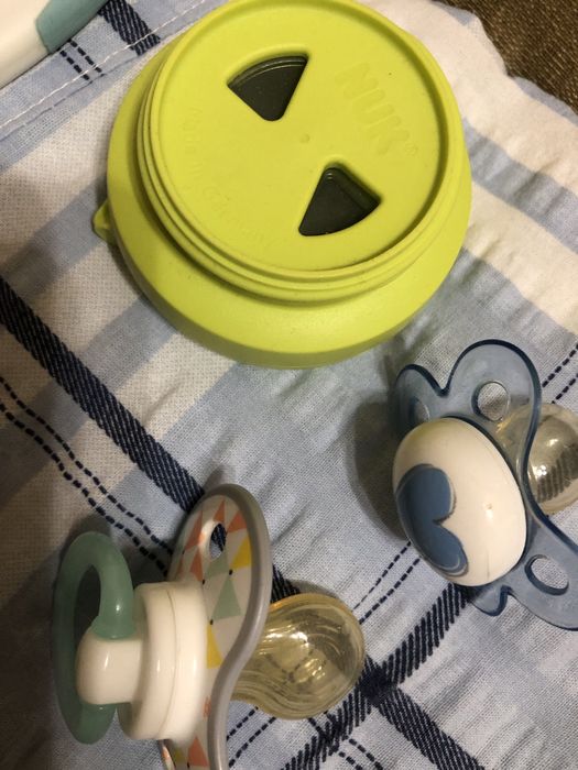 Продаются кружка  и соски.