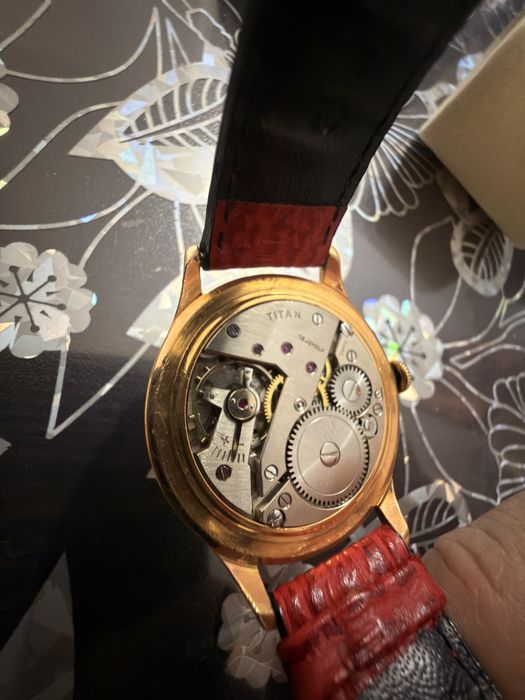 Ceas TITAN 18K placat – elegant, subțire, stare foarte bună