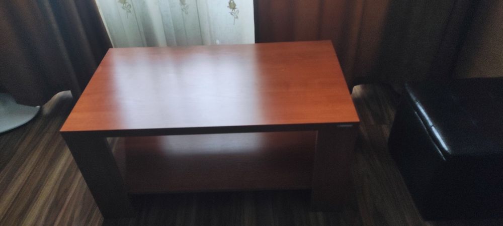 Măsuță pentru cafea.