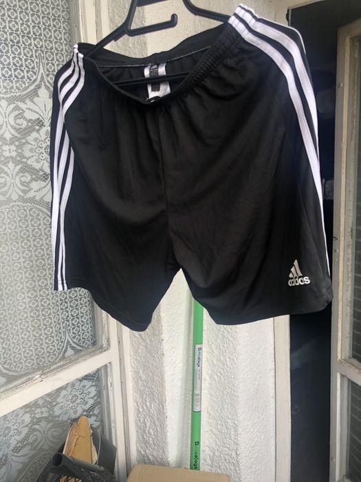 Adidas къси панаталони нови и оригинални М