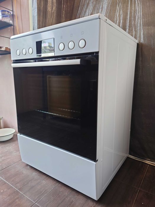 НОВА РАЗОПАКОВАНА - Електрическа готварска печка Bosch HKR39C220