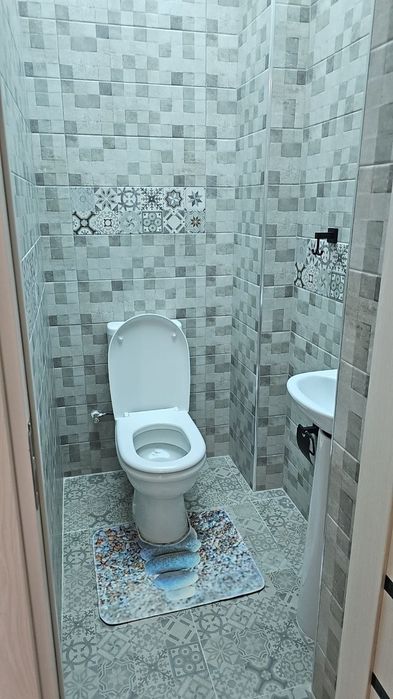 Сдаётся абсолютна новая квартира на Махтумкули 3-комнатная