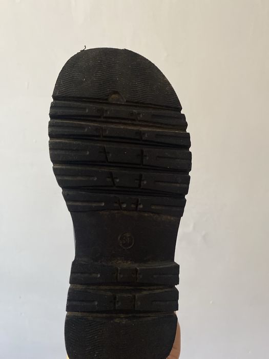 Продам детскую обувь