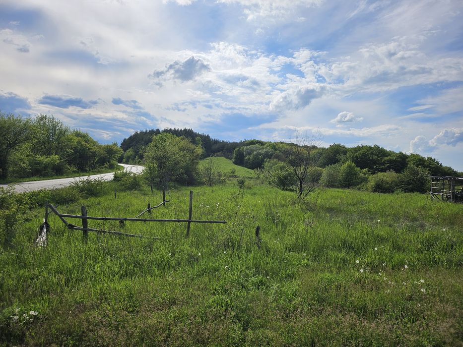 Парцел до Вакарел село Мечковци