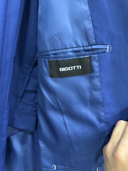 costum bigotti albastru