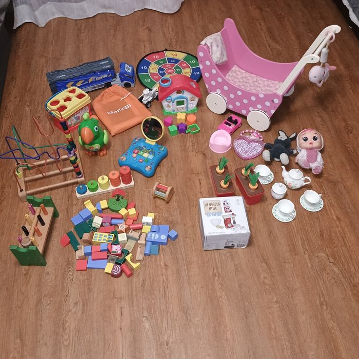 Vând lot de jucării foarte mare