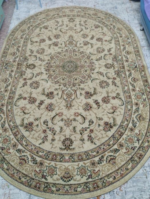 Продаются ковры. Кілем сатылады