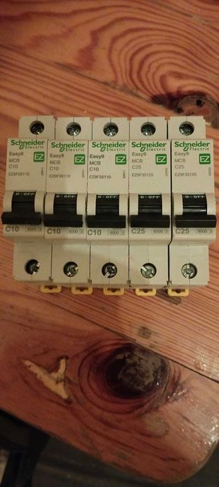 Автоматичен - Предпазител - Прекъсвач - Schneider Electric 10Ah - 25A