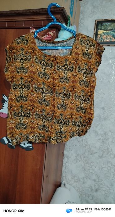 Продаю женские вещи в отличном состоянии очень красиво смотрится