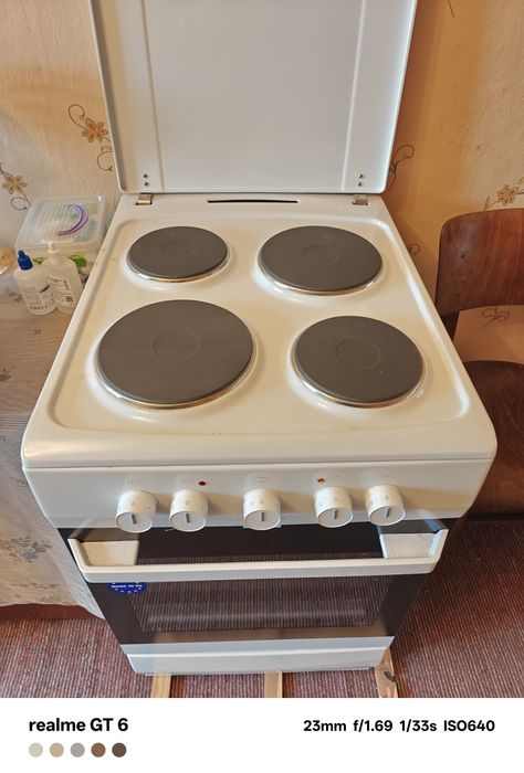 Продам электро плиту Hansa