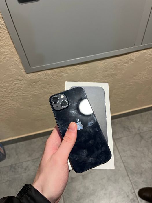 Продам Iphone 13