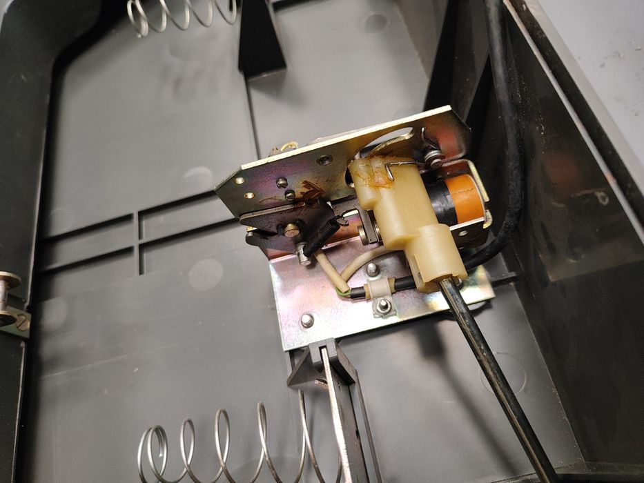 чекмедже за пари