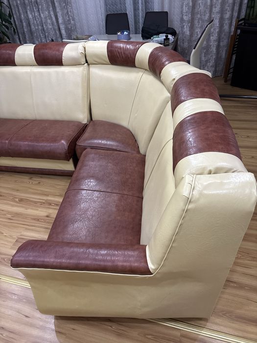 Colțar din piele extensibil + fotoliu – stare foarte bună