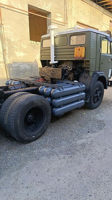 Kamaz  tyagach sotiladi