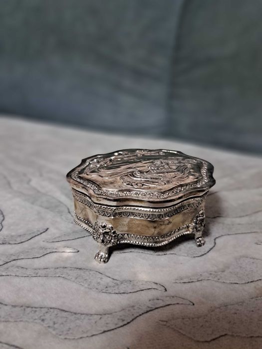 Красива кутия за бижута