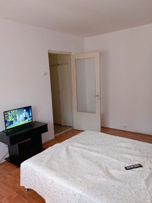 Închiriez garsonieră cf 1 ,zona casa de cultură
