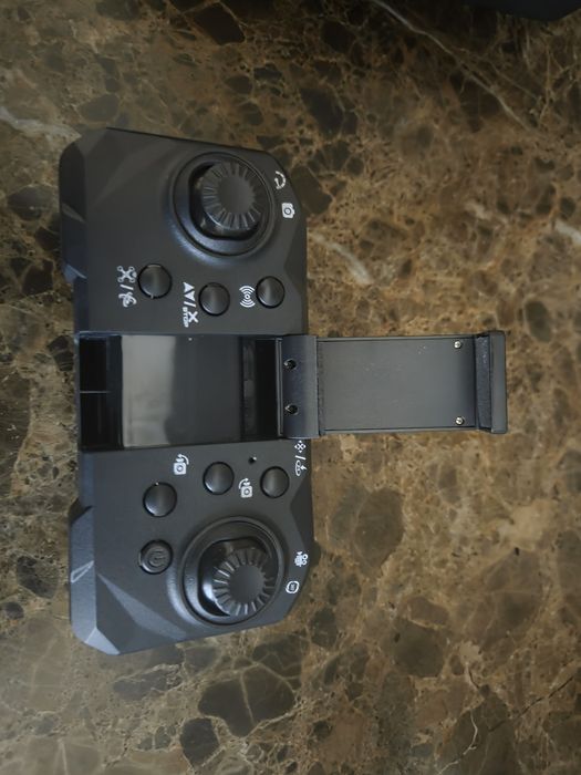 Продава. Дрон с 3 батерии